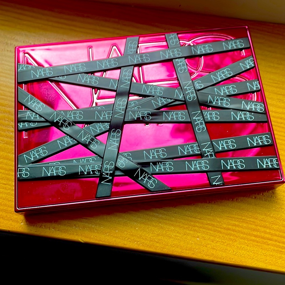 LIMITED EDITION NARS HIGH PROFILE CHEEK PALETTE - BNIB